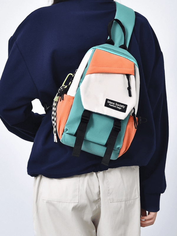 mochilita hombro con persona mochilita hombro con persona