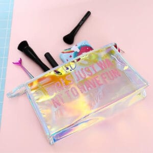 Neceser Impermeable Holografico Con Tipografía en Glitter Maquillaje Skincare - vista 2