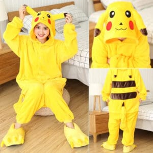Pijama Infantil Disfraz Con Capucha Y Botones Pikachu - vista 3