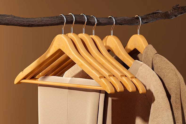 perchas de madera natural